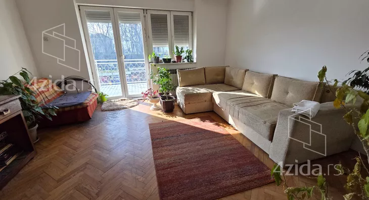 Sedmosoban stan | 4zida