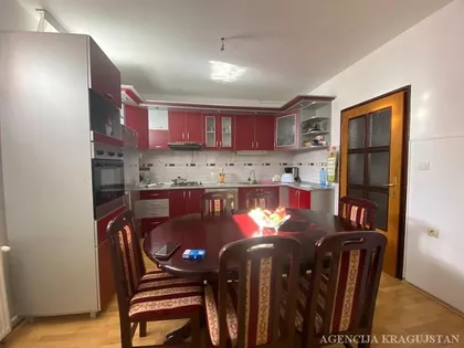 Šest Topola | 4zida.rs