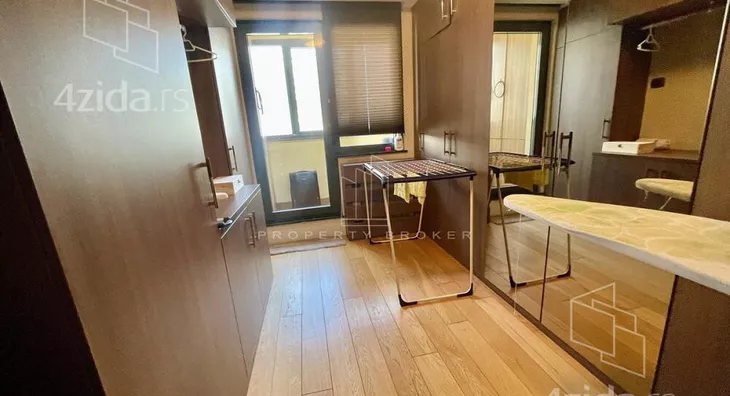 Petoiposoban stan | 4zida