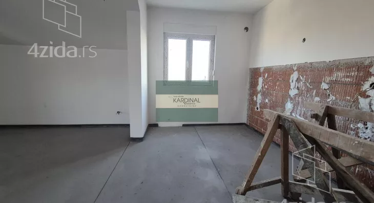 Šestosoban stan | 4zida