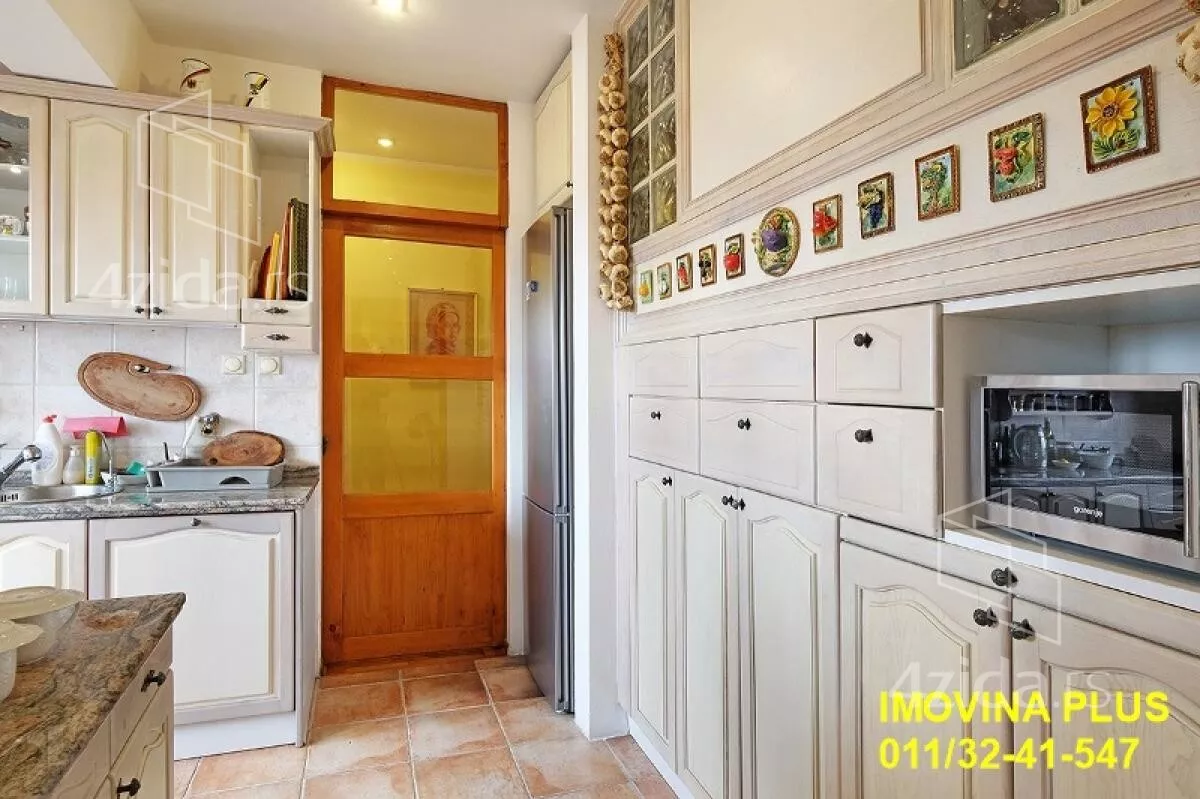 Šestosoban stan | 4zida