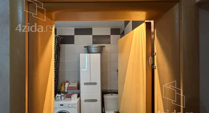 Četvoroiposoban stan | 4zida