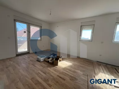 Surčinska | 4zida.rs