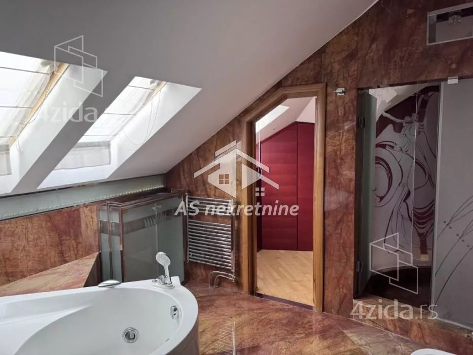 Četvoroiposoban stan | 4zida