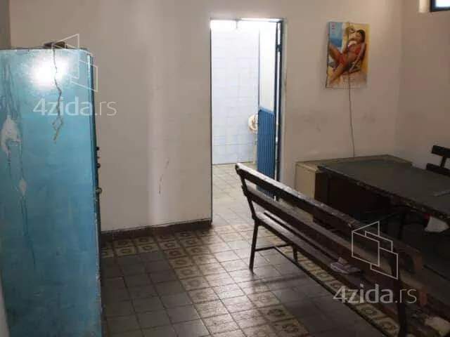 Poslovna zgrada | 4zida