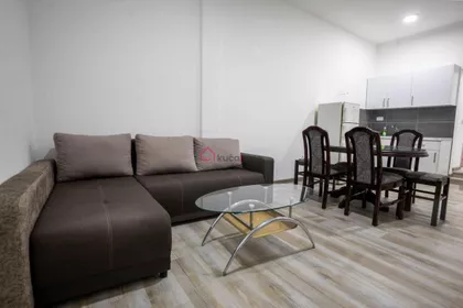 Mali Mokri Lug | 4zida.rs