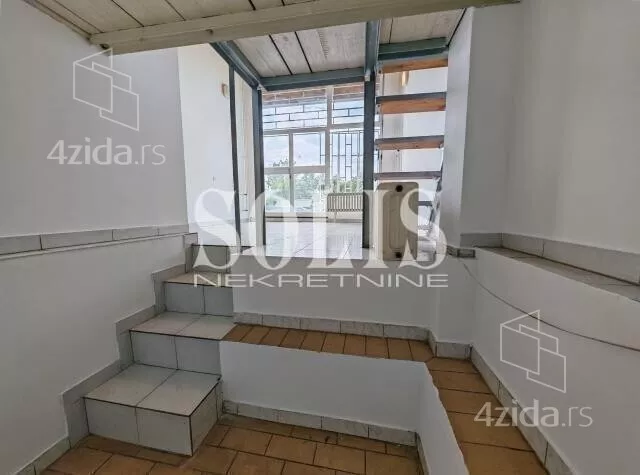 Lokal | 4zida