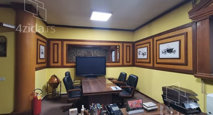 Poslovna zgrada | 4zida