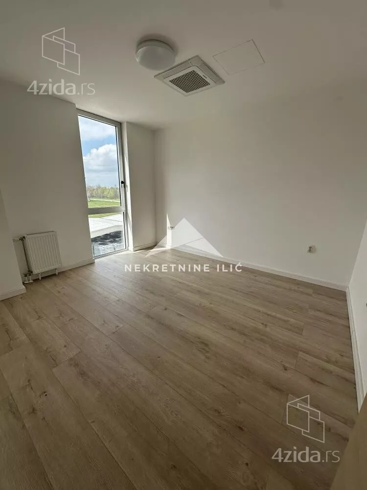 Poslovna zgrada | 4zida