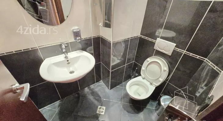 Šestosoban stan | 4zida