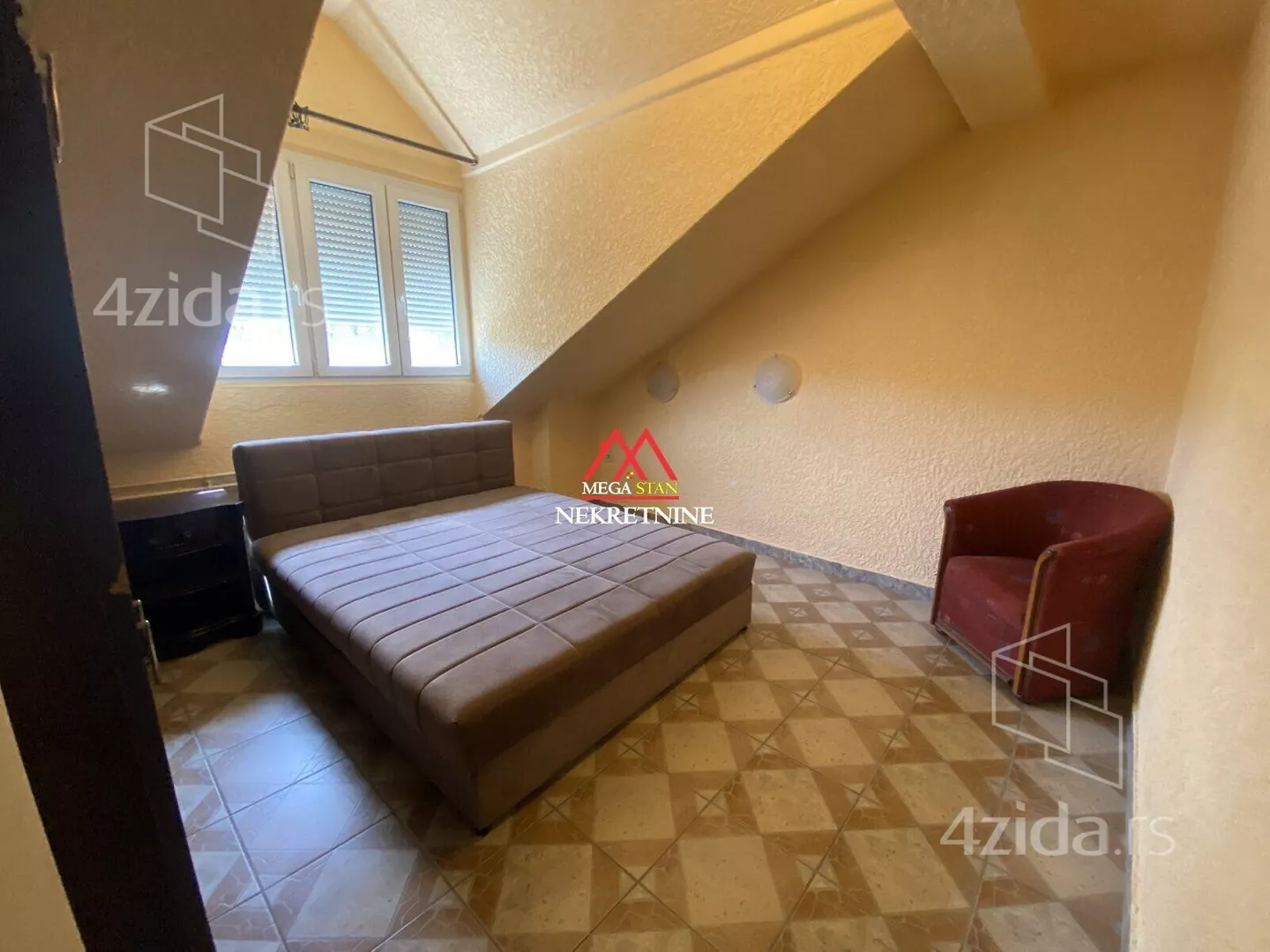 Troiposoban stan | 4zida