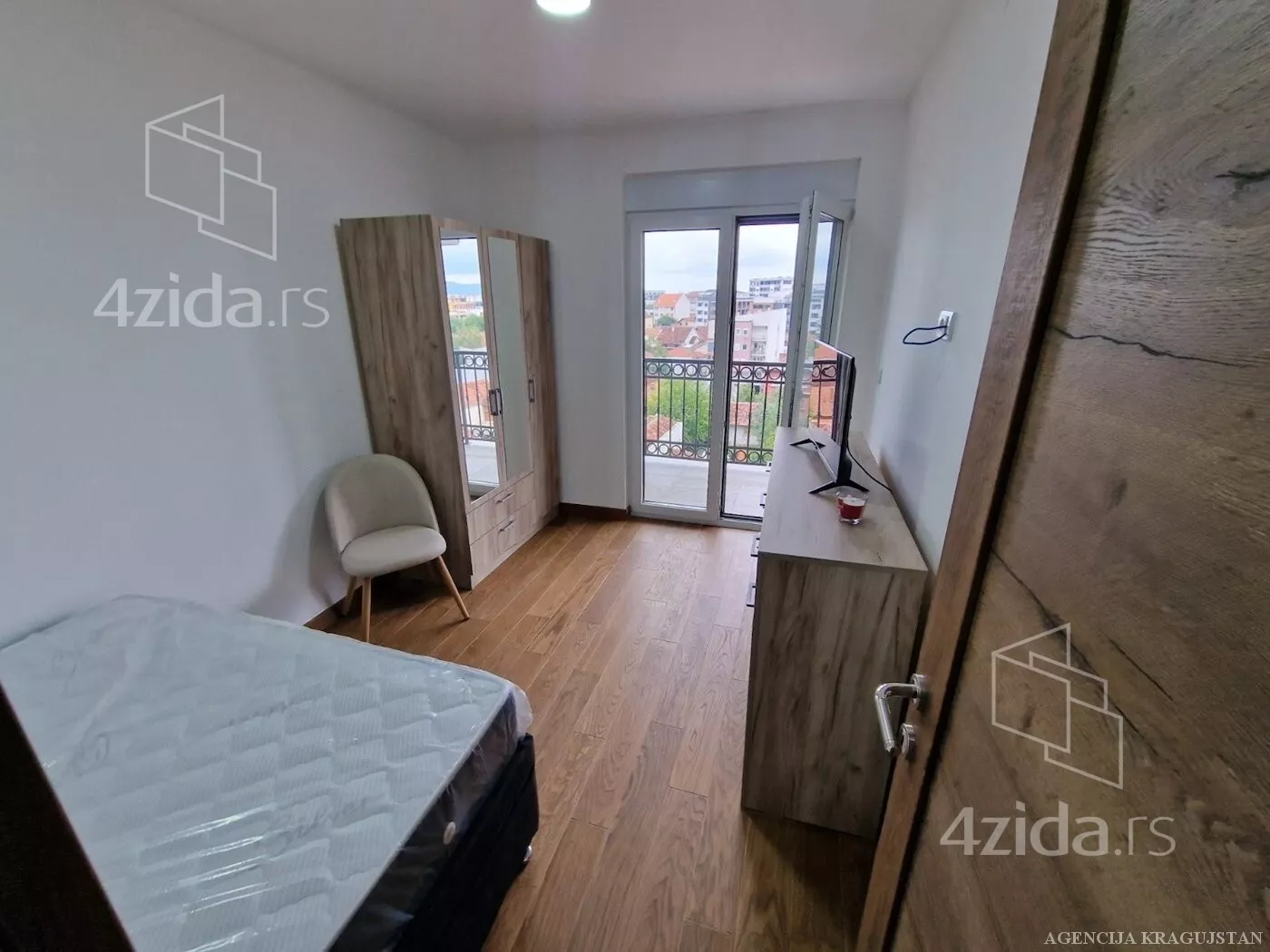 Dvoiposoban stan | 4zida