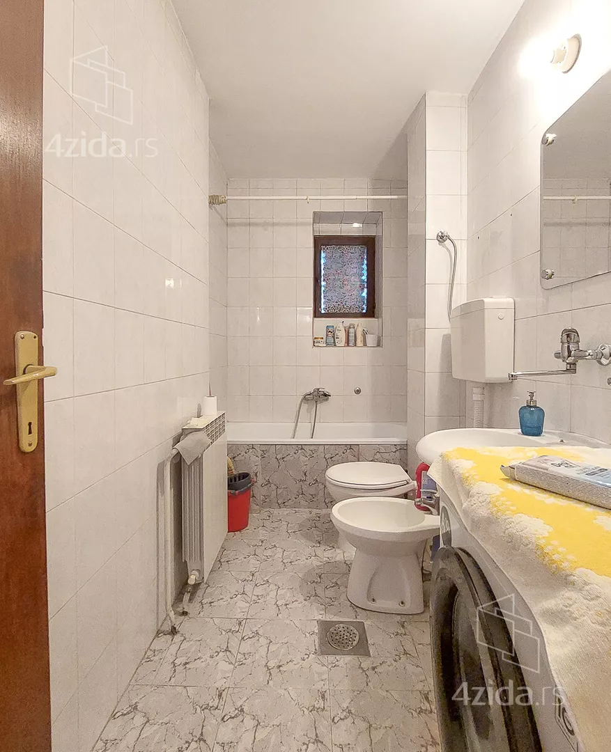 Šestosoban stan | 4zida