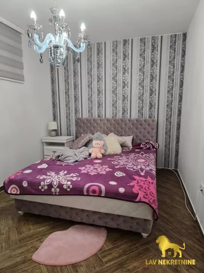 KRALJA MILANA | 4zida.rs