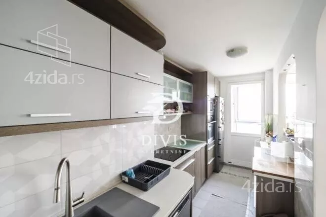 Četvoroiposoban stan | 4zida