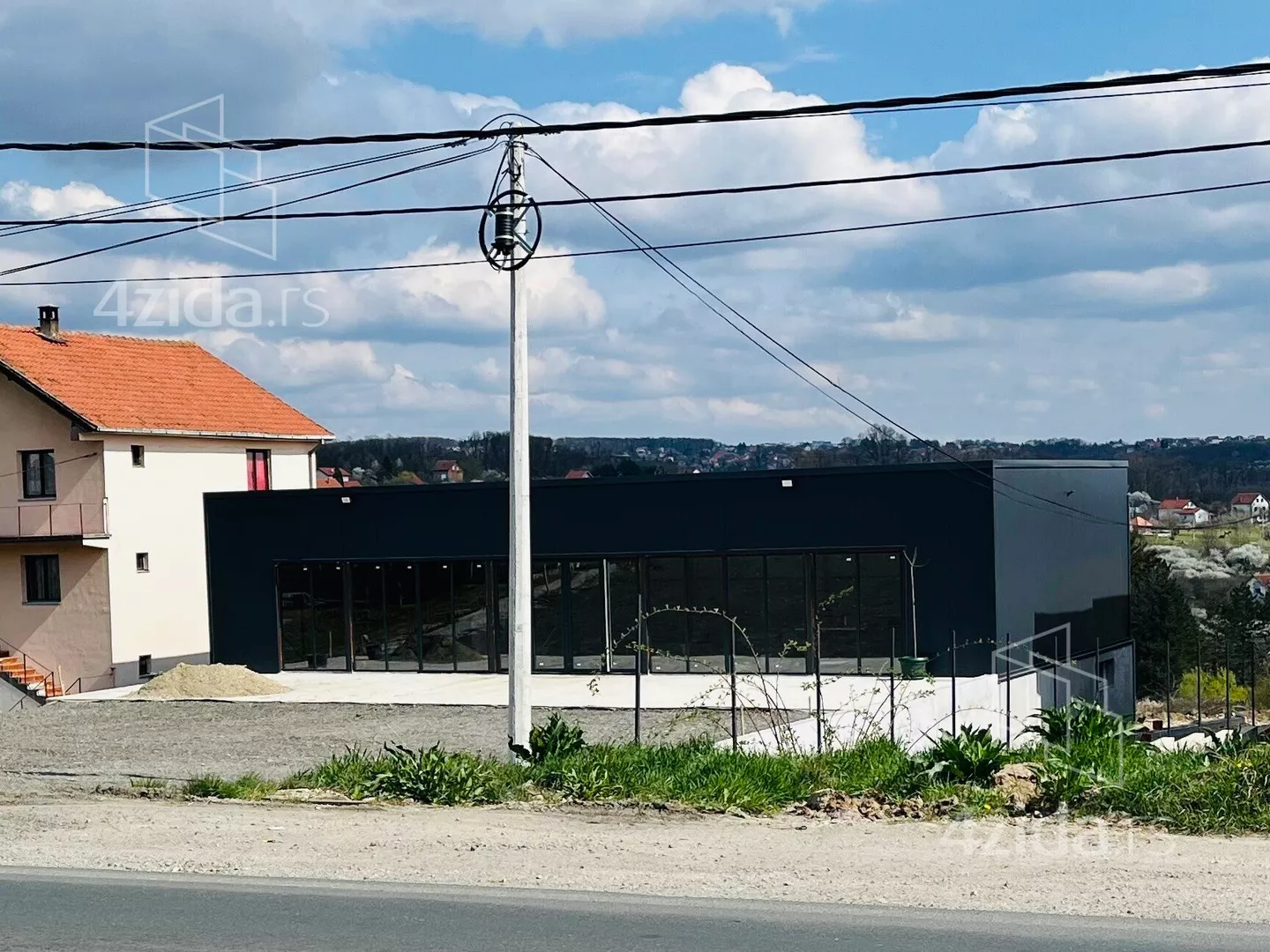 Lokal | 4zida