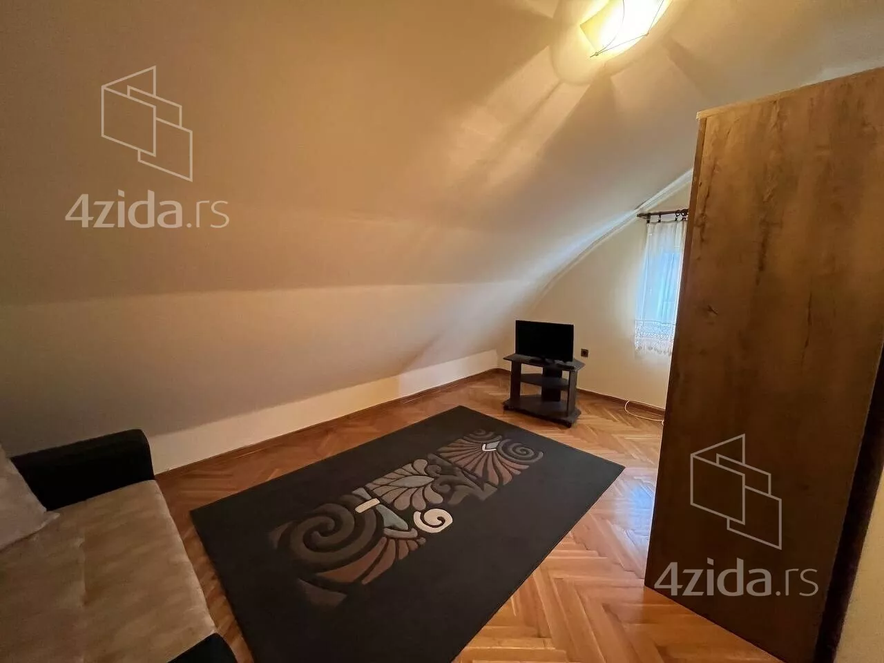 Petosoban stan | 4zida