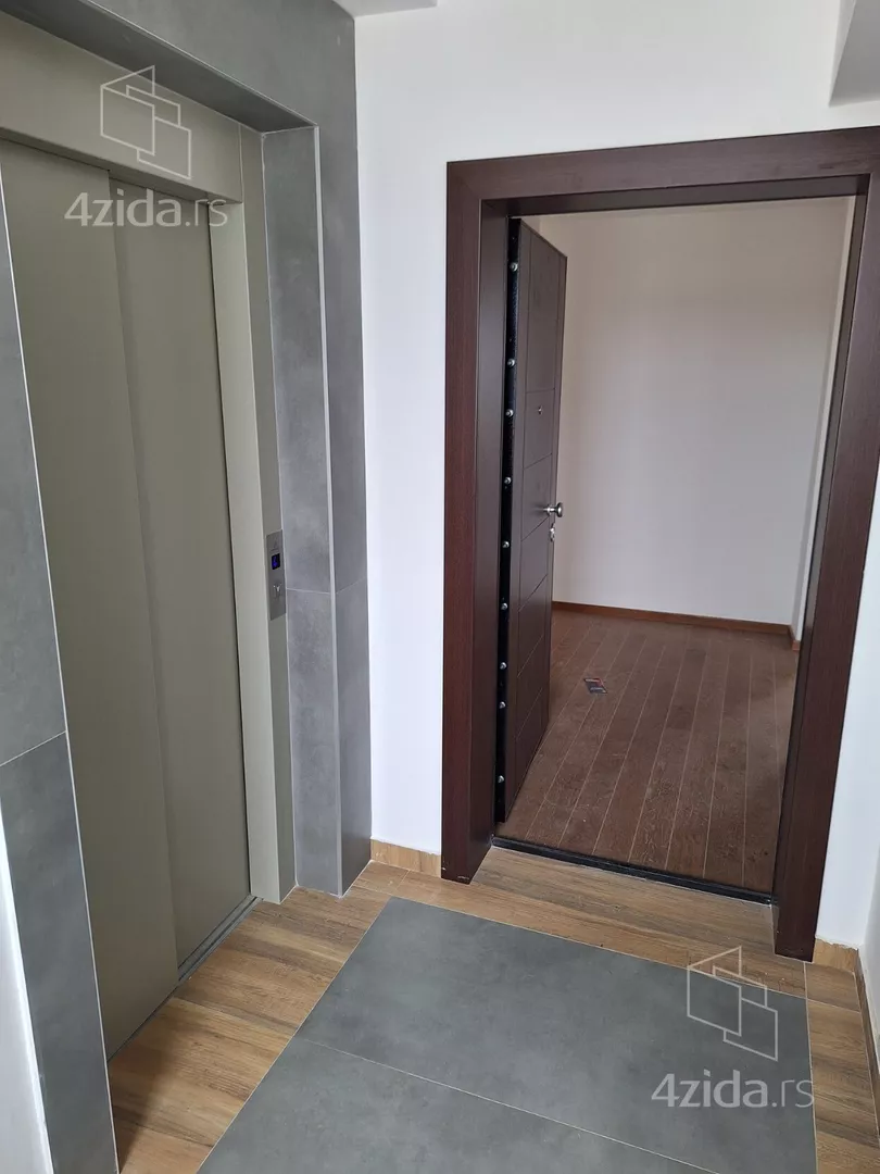 Šestosoban stan | 4zida