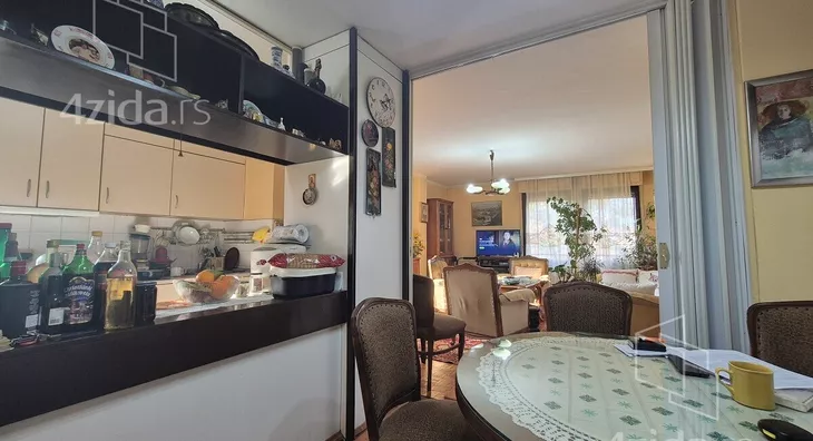 Četvoroiposoban stan | 4zida