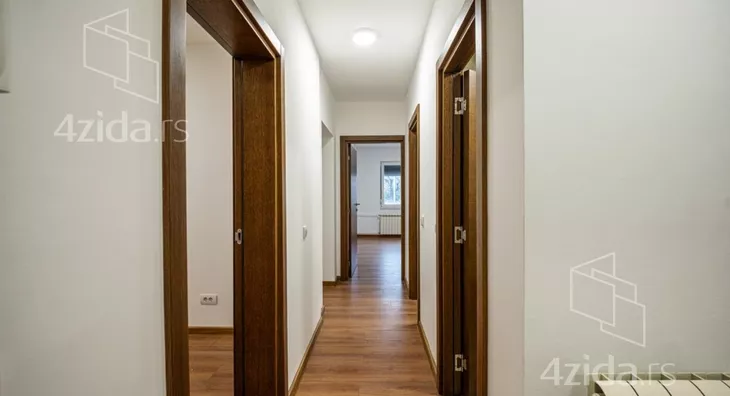 Četvoroiposoban stan | 4zida