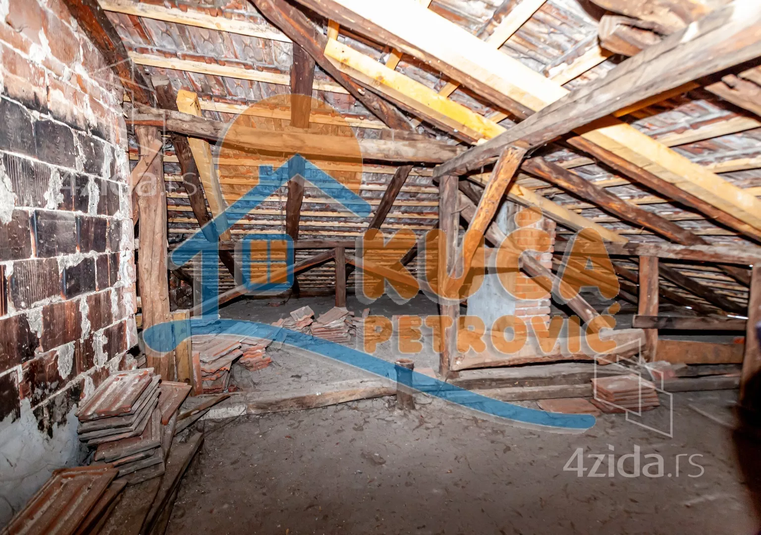 Troiposoban stan | 4zida