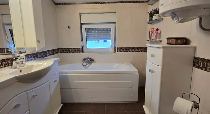 Šestosoban stan | 4zida