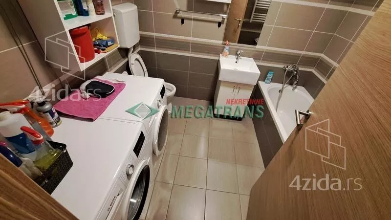 Četvoroiposoban stan | 4zida