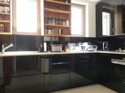Trešnjinog cveta | 4zida.rs