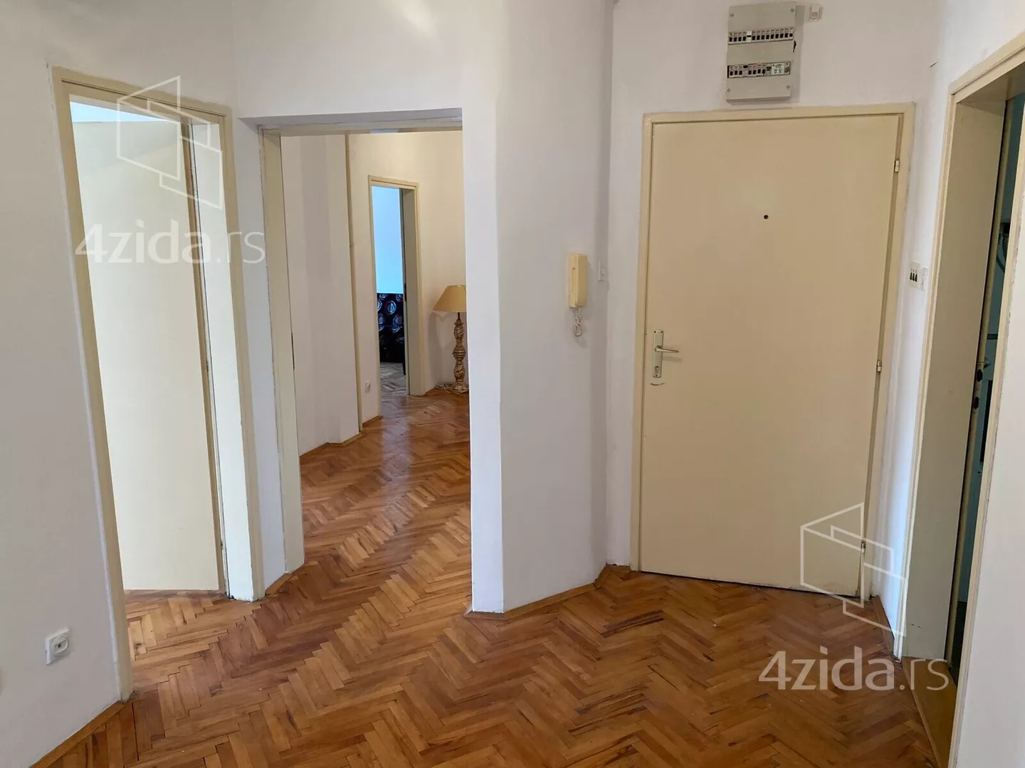 Troiposoban stan | 4zida