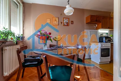 Pariske komune | 4zida.rs