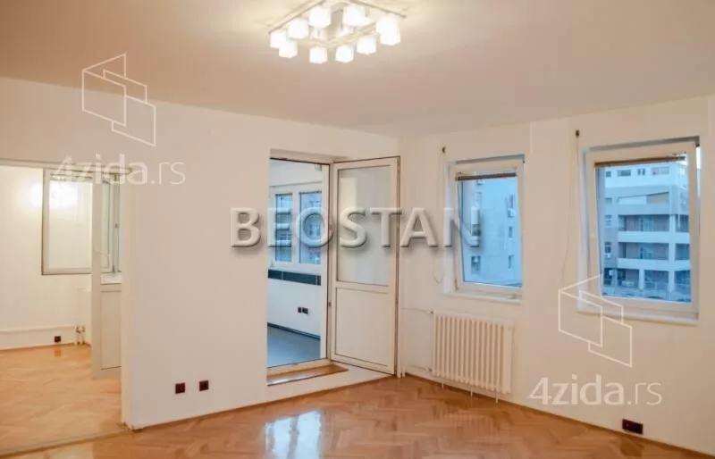 Šestoiposoban stan | 4zida