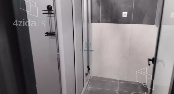 Šestosoban stan | 4zida