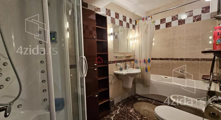 Sedmosoban stan | 4zida