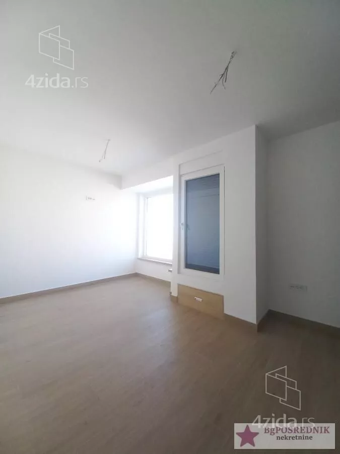 Šestosoban stan | 4zida