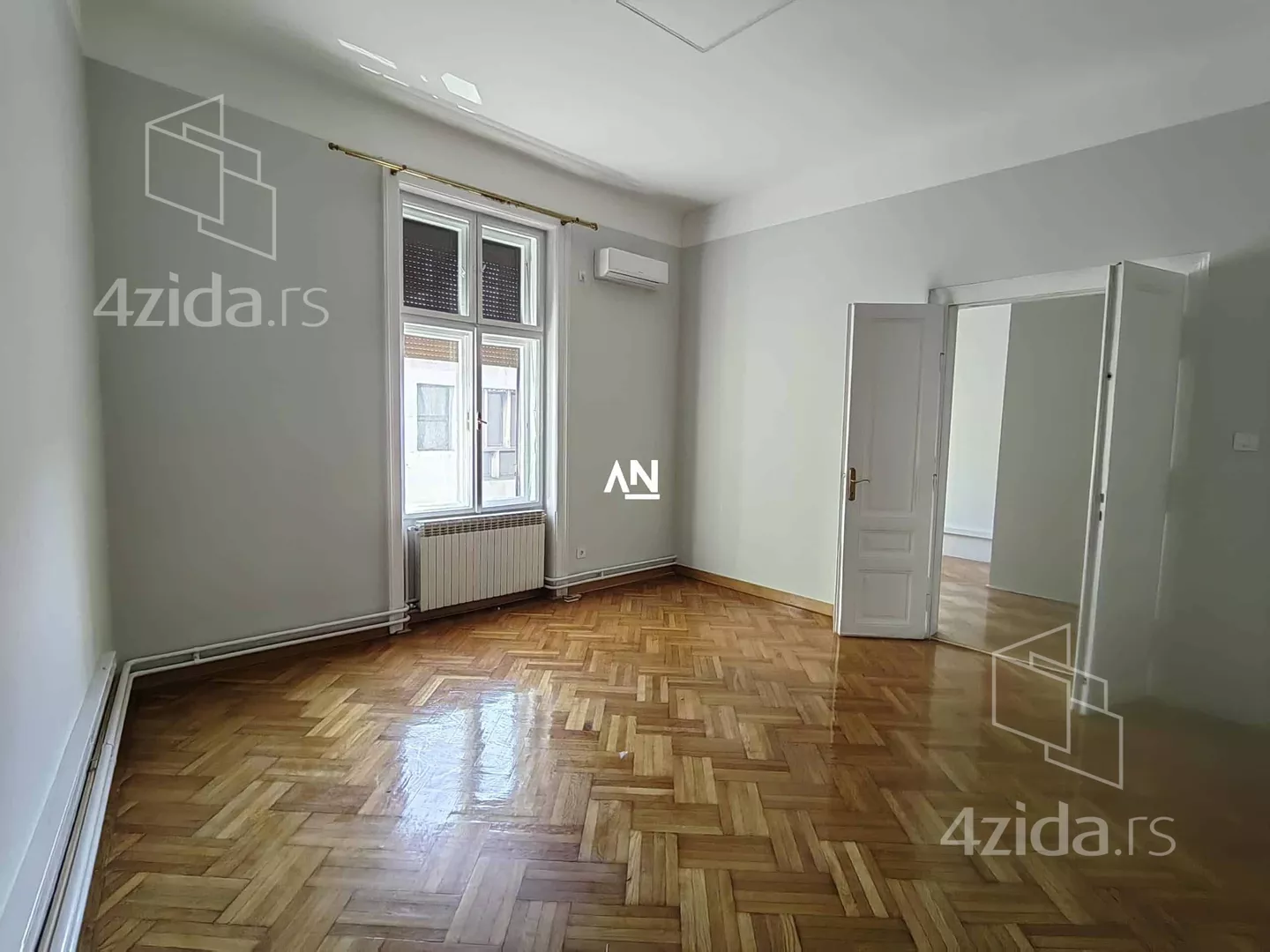 Šestoiposoban stan | 4zida