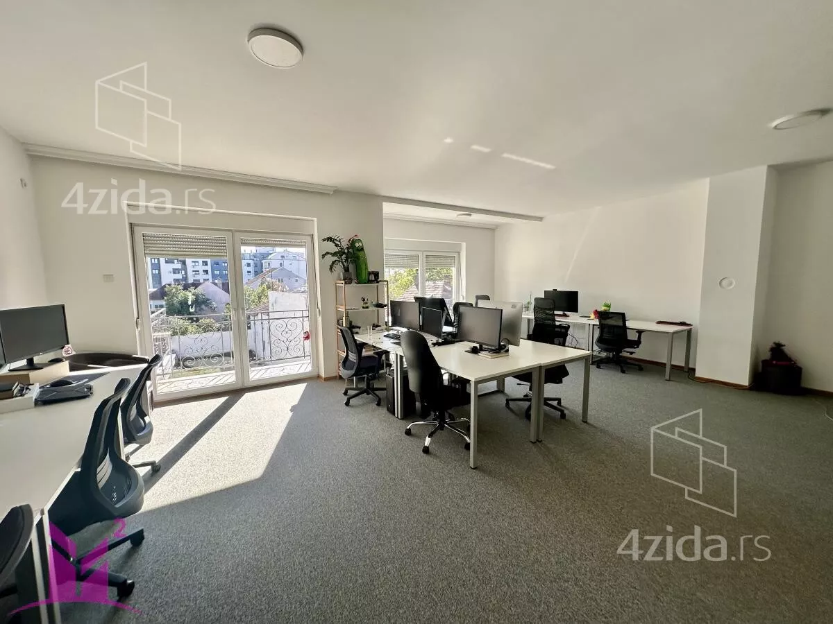 Šestosoban stan | 4zida