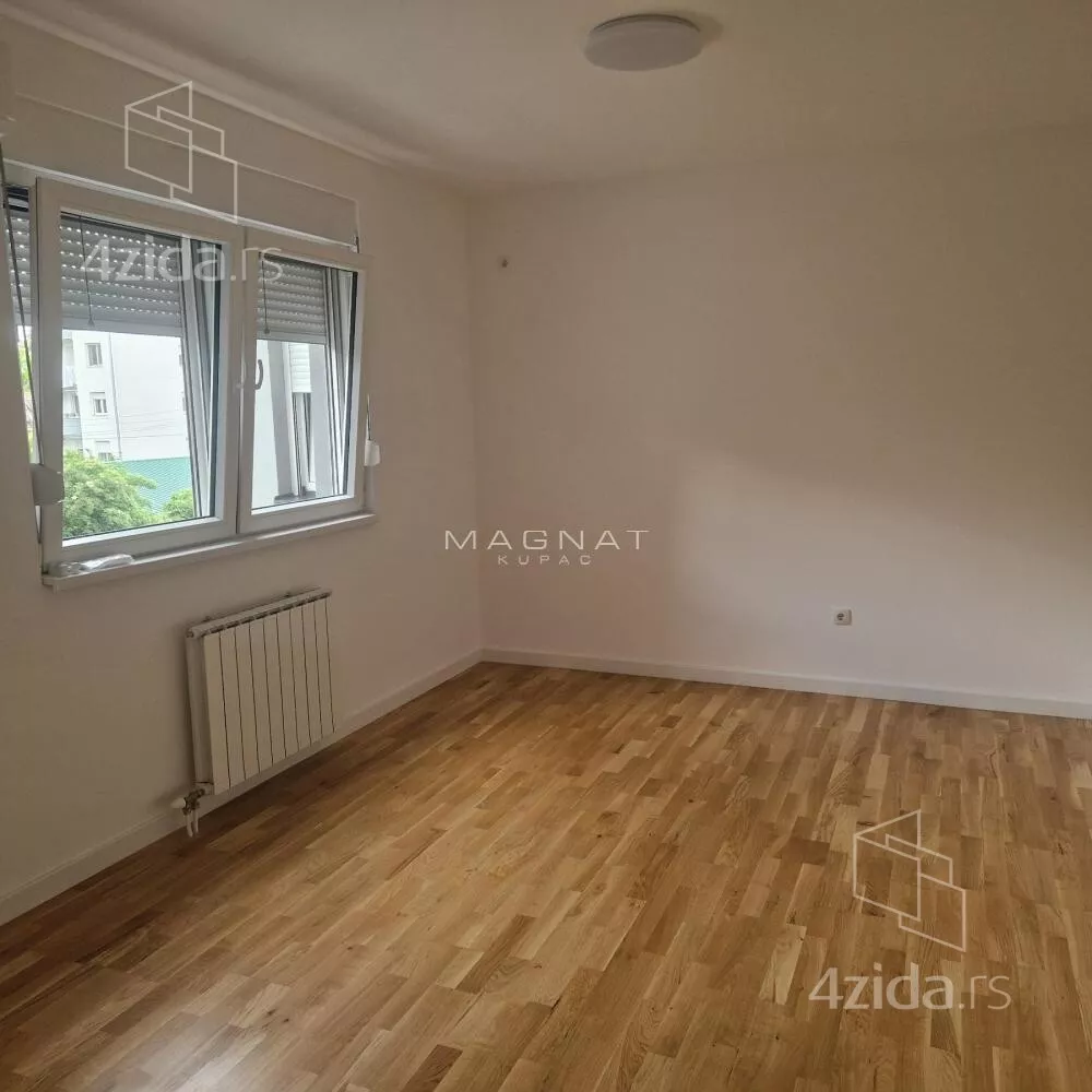 Šestosoban stan | 4zida