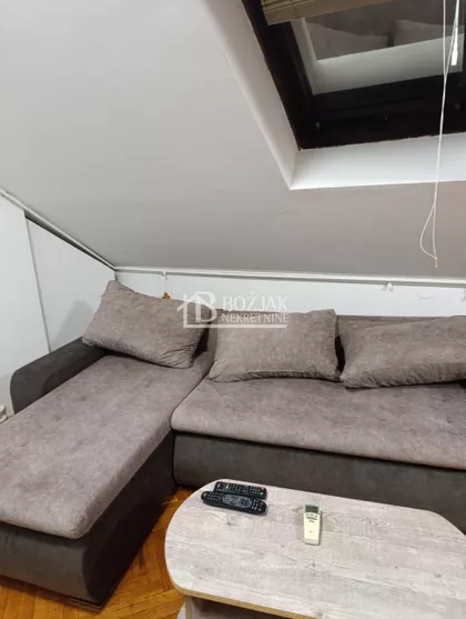 Gimnazijska | 4zida.rs