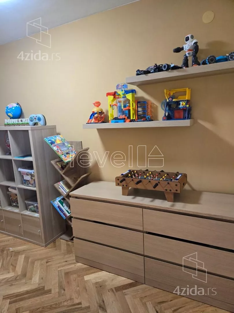Troiposoban stan | 4zida