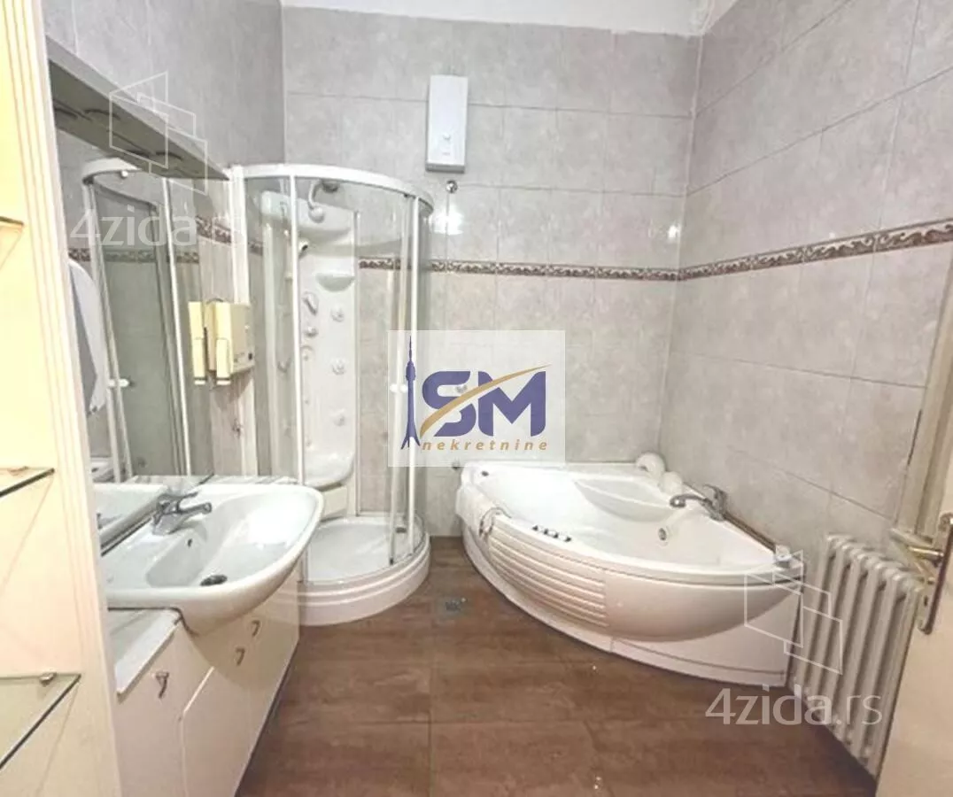 Šestosoban stan | 4zida