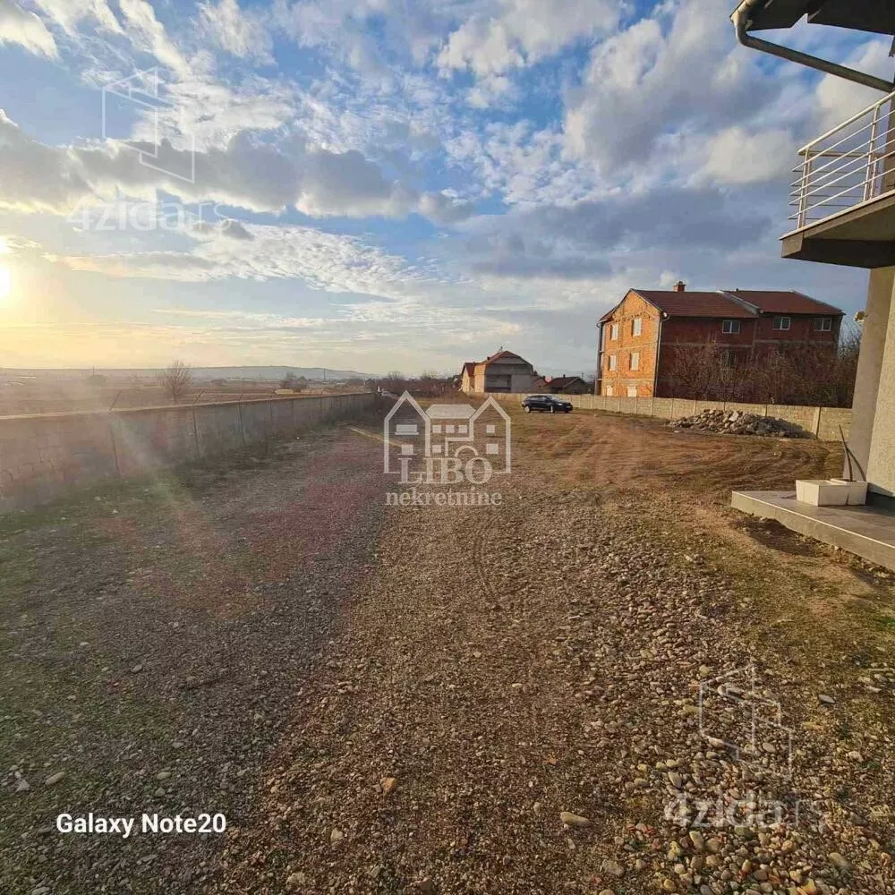 Poslovna zgrada | 4zida