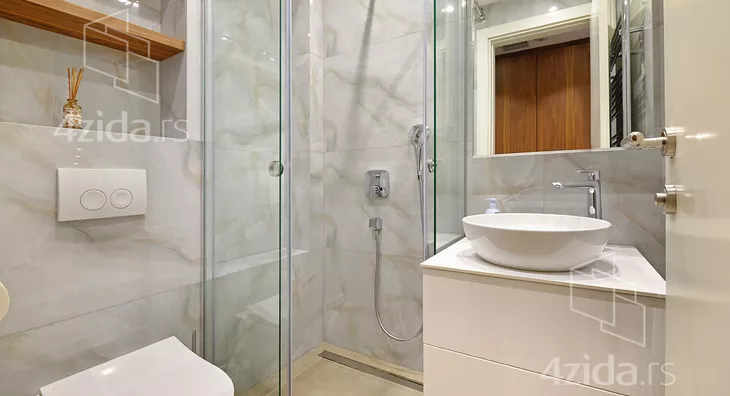 Šestosoban stan | 4zida