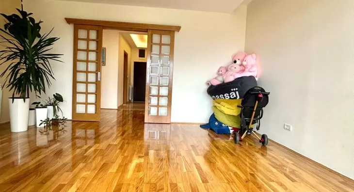 Šestoiposoban stan | 4zida
