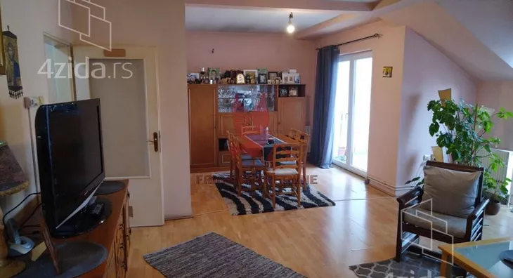 Četvoroiposoban stan | 4zida