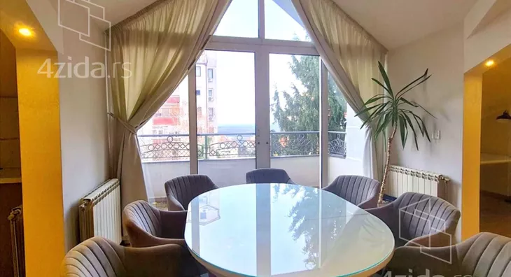 Četvoroiposoban stan | 4zida