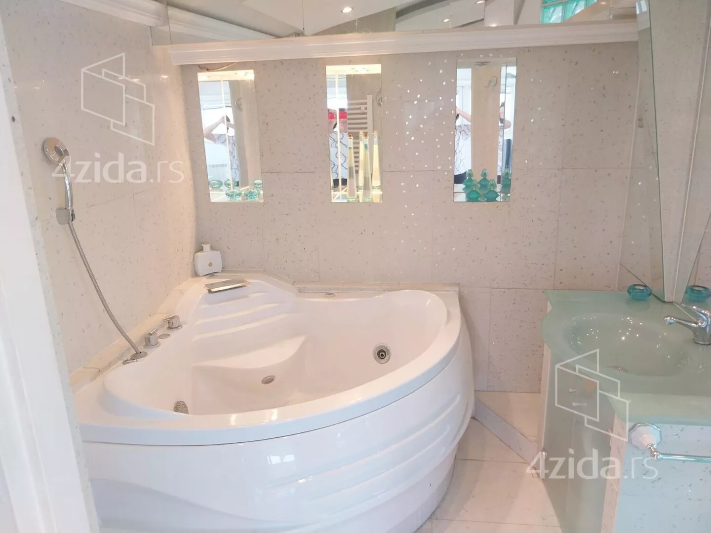 Troiposoban stan | 4zida