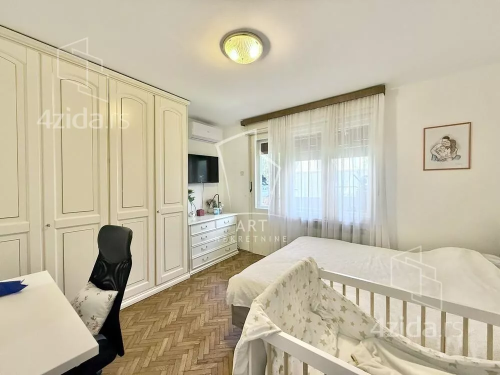 Petosoban stan | 4zida