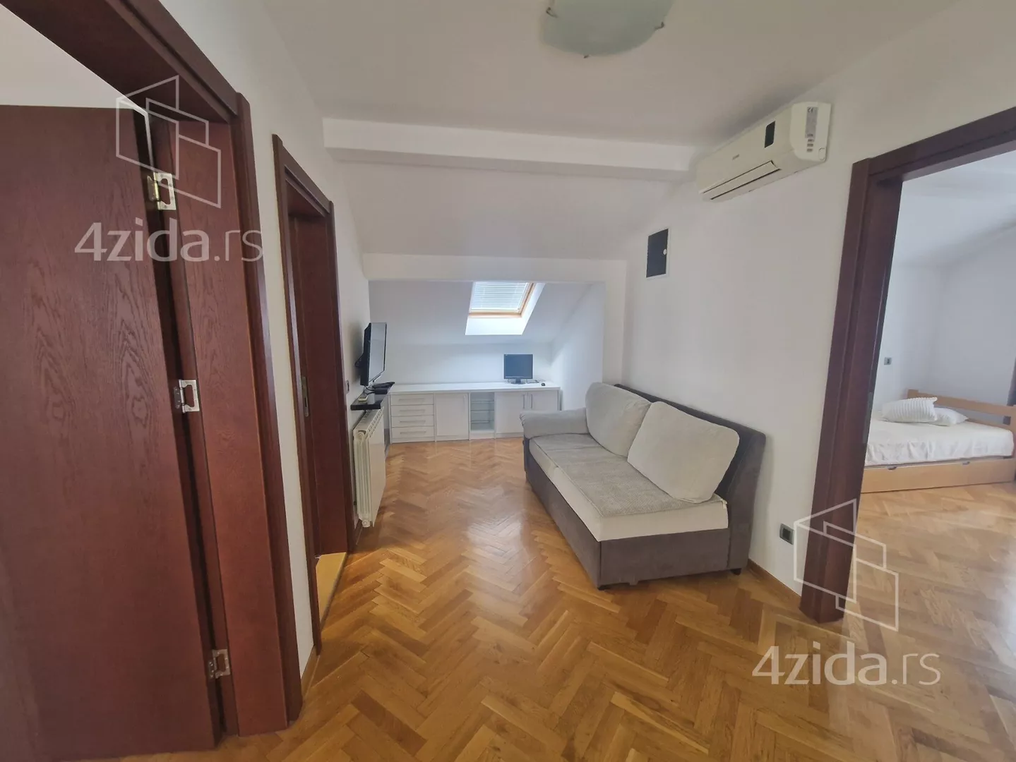 Šestosoban stan | 4zida