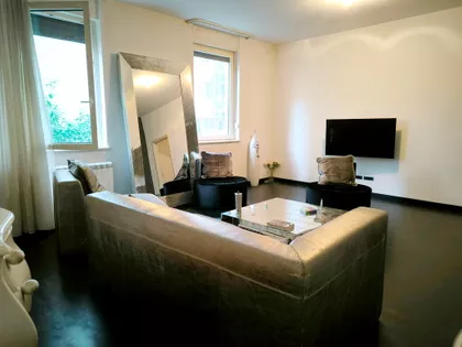 Vukov Spomenik | 4zida.rs