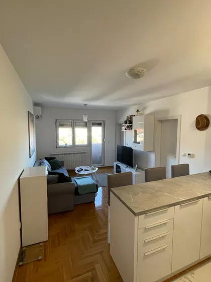 Jovanke Radaković 23 | 4zida.rs